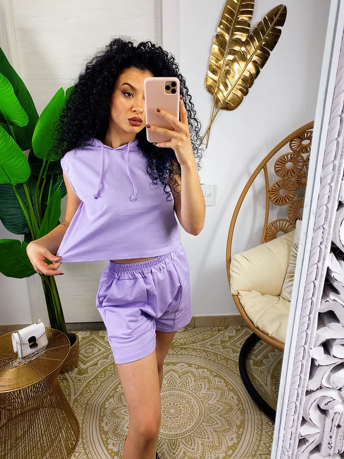 Completo sportivo maglia e pantaloncino nero e lilla