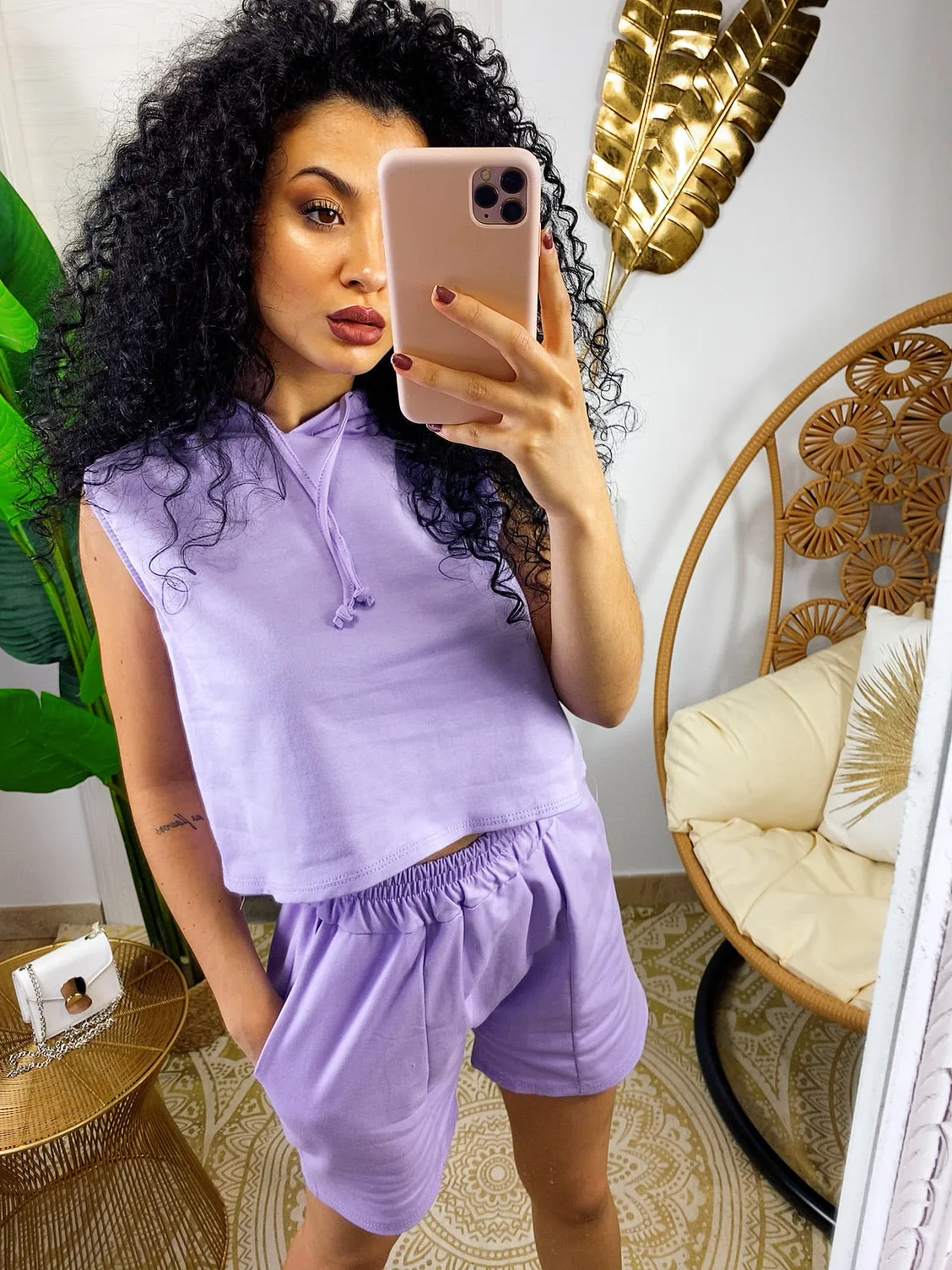 Completo sportivo maglia e pantaloncino nero e lilla