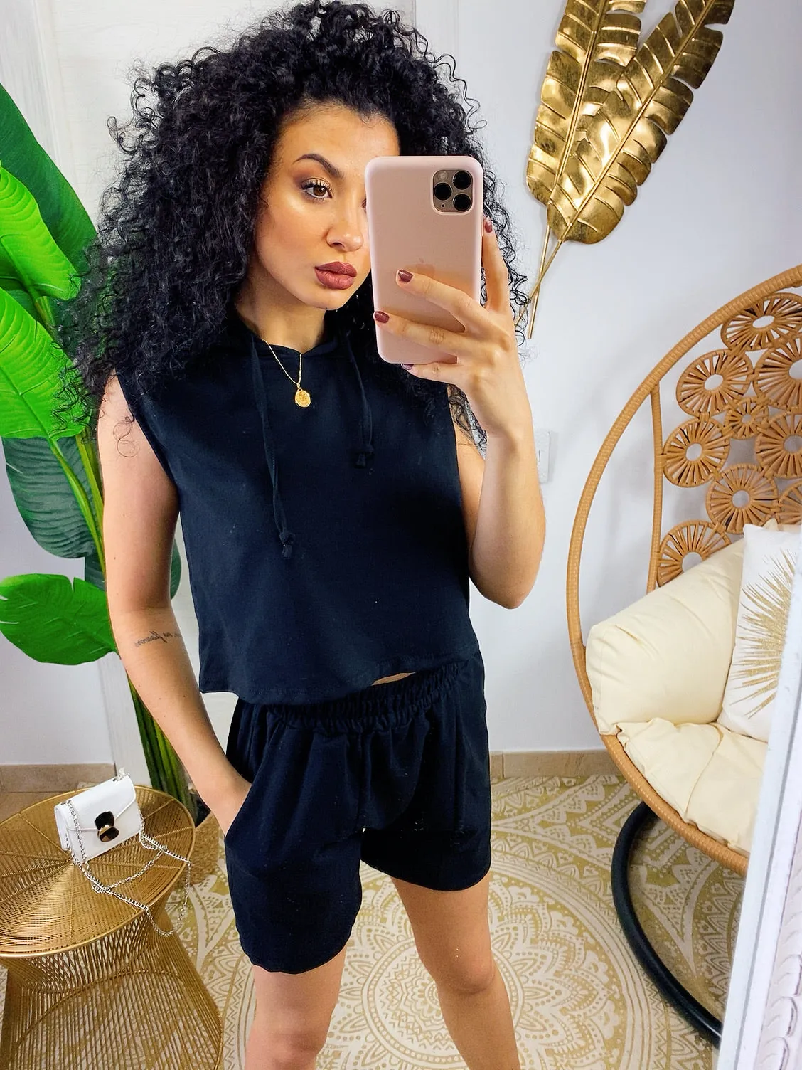 Completo sportivo maglia e pantaloncino nero e lilla
